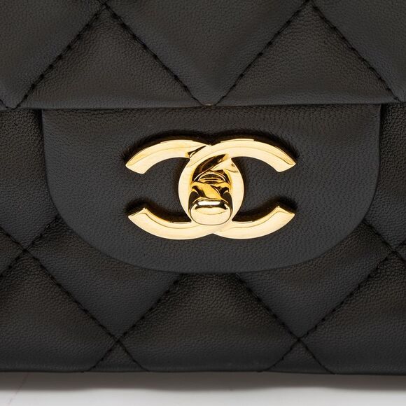 Chanel Lambskin Classic Jumbo Double Flap Bag - Picture 9 of 14